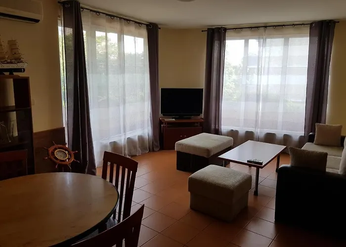 Отель Guest Flirt