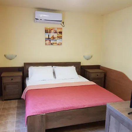 Guest Flirt Golden Sands